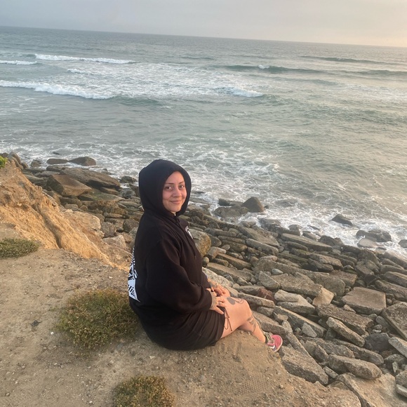 Meet your Posher, Petronila - Picture 1 of 1